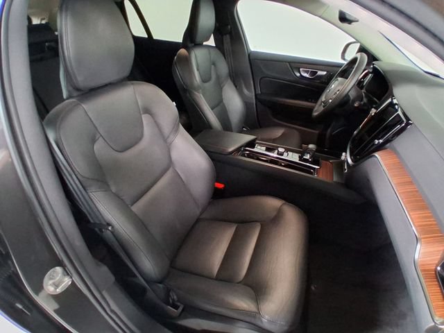 Used 2025 Volvo V60 B5 Cross Country Plus AWD/4WD image 15