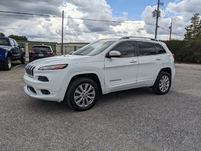 Used 2017 Jeep Cherokee Overland w/ Technology Group AWD/4WD image 8