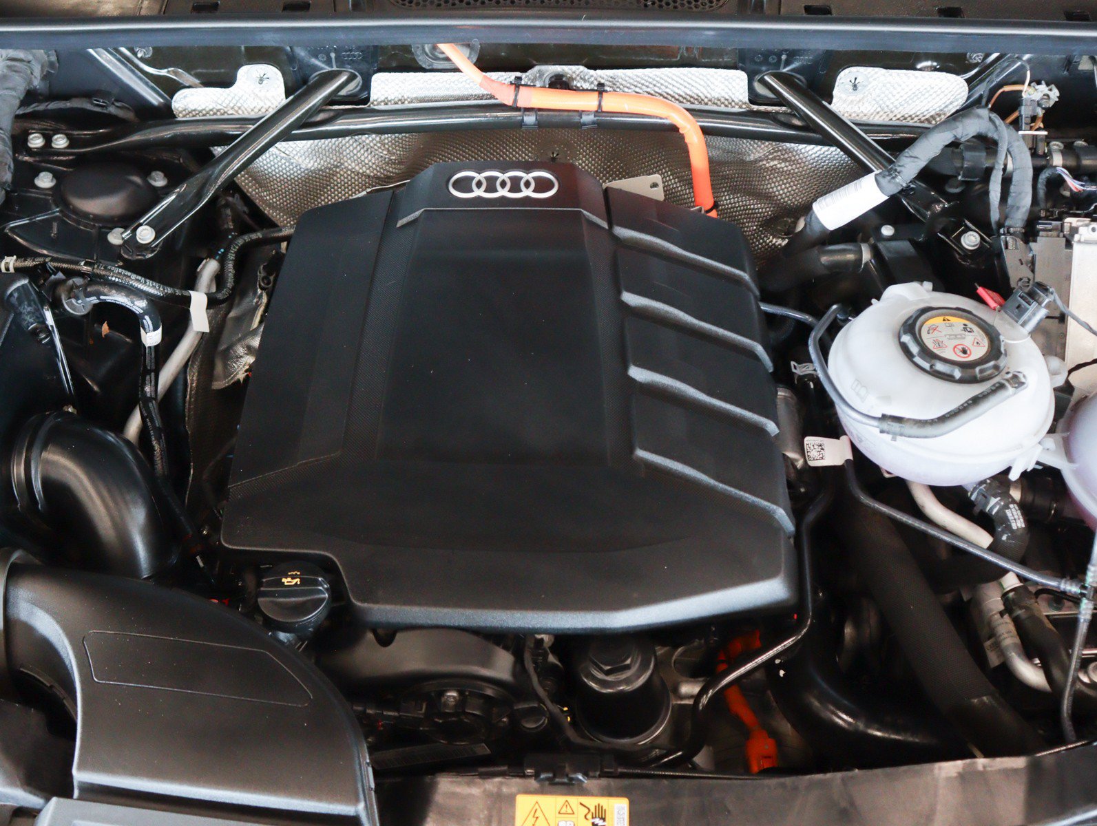 Used 2024 Audi Q5 e Premium w/ Convenience Package AWD/4WD image 3