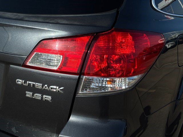 Used 2011 Subaru Outback 3.6R Limited w/ PWR Moonroof Pkg AWD/4WD image 27