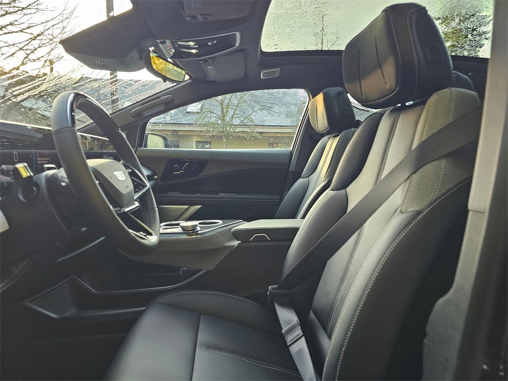 New 2026 Cadillac Optiq Luxury 1 image 21
