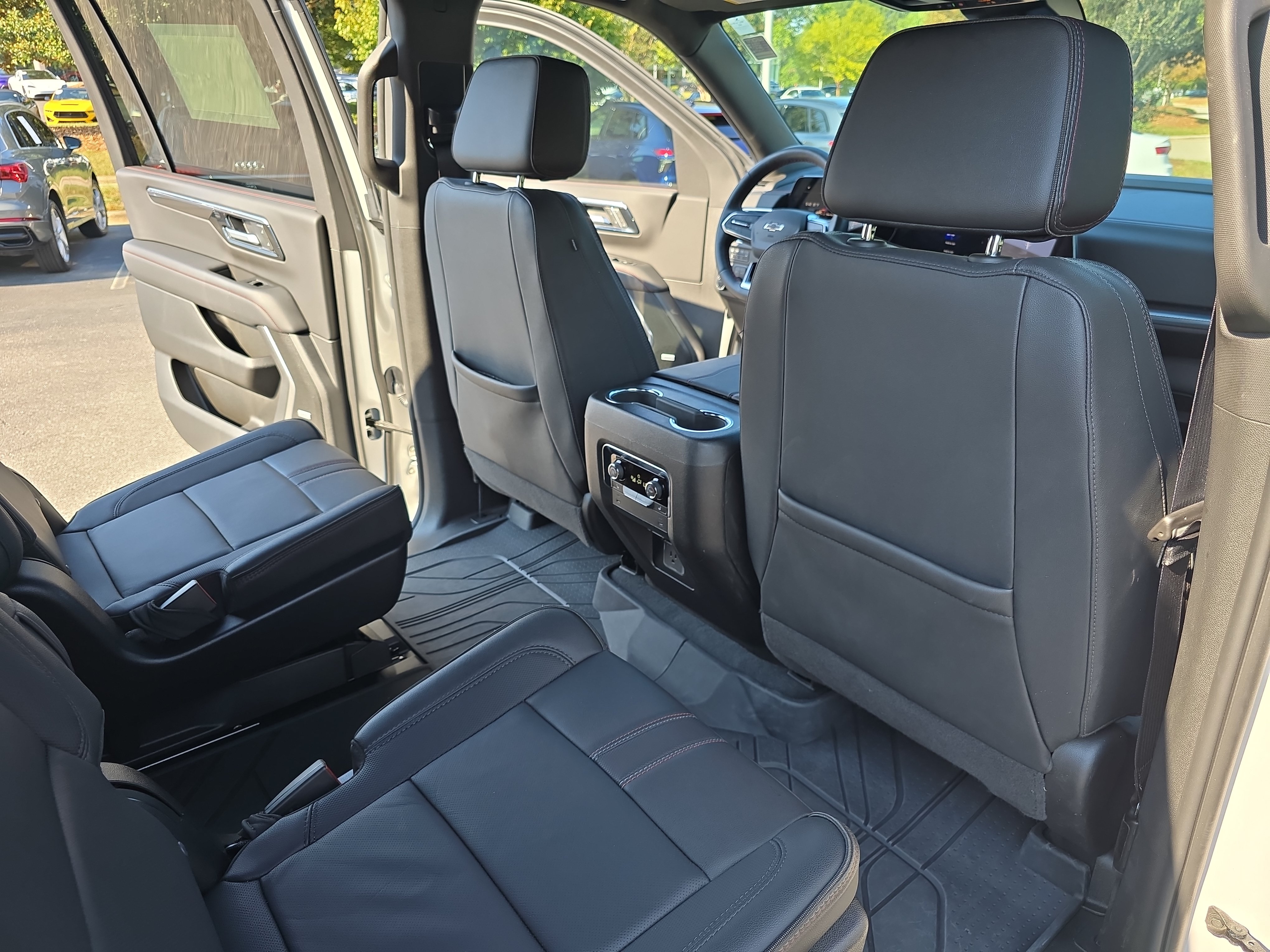 Used 2025 Chevrolet Suburban RST w/ Comfort Package AWD/4WD image 11
