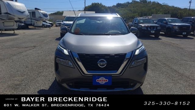 Used 2021 Nissan Rogue Platinum image 2