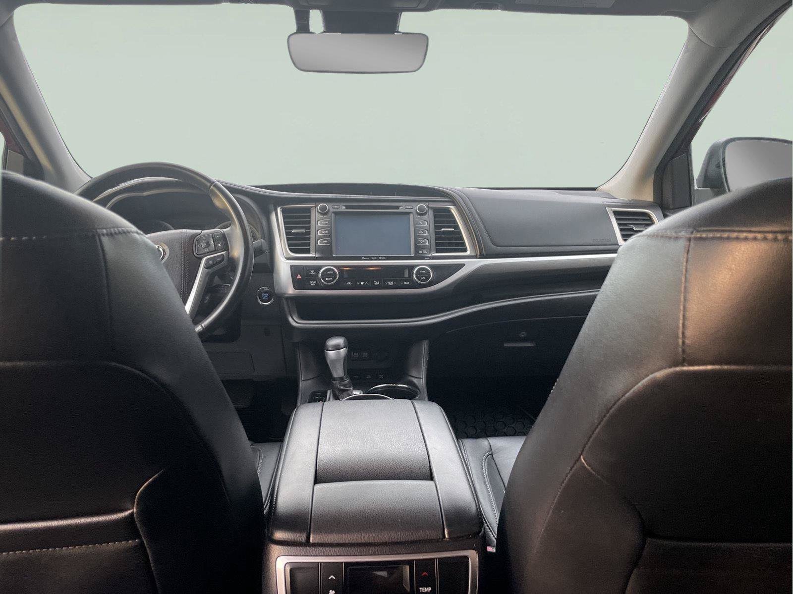 Used 2018 Toyota Highlander XLE AWD/4WD image 22