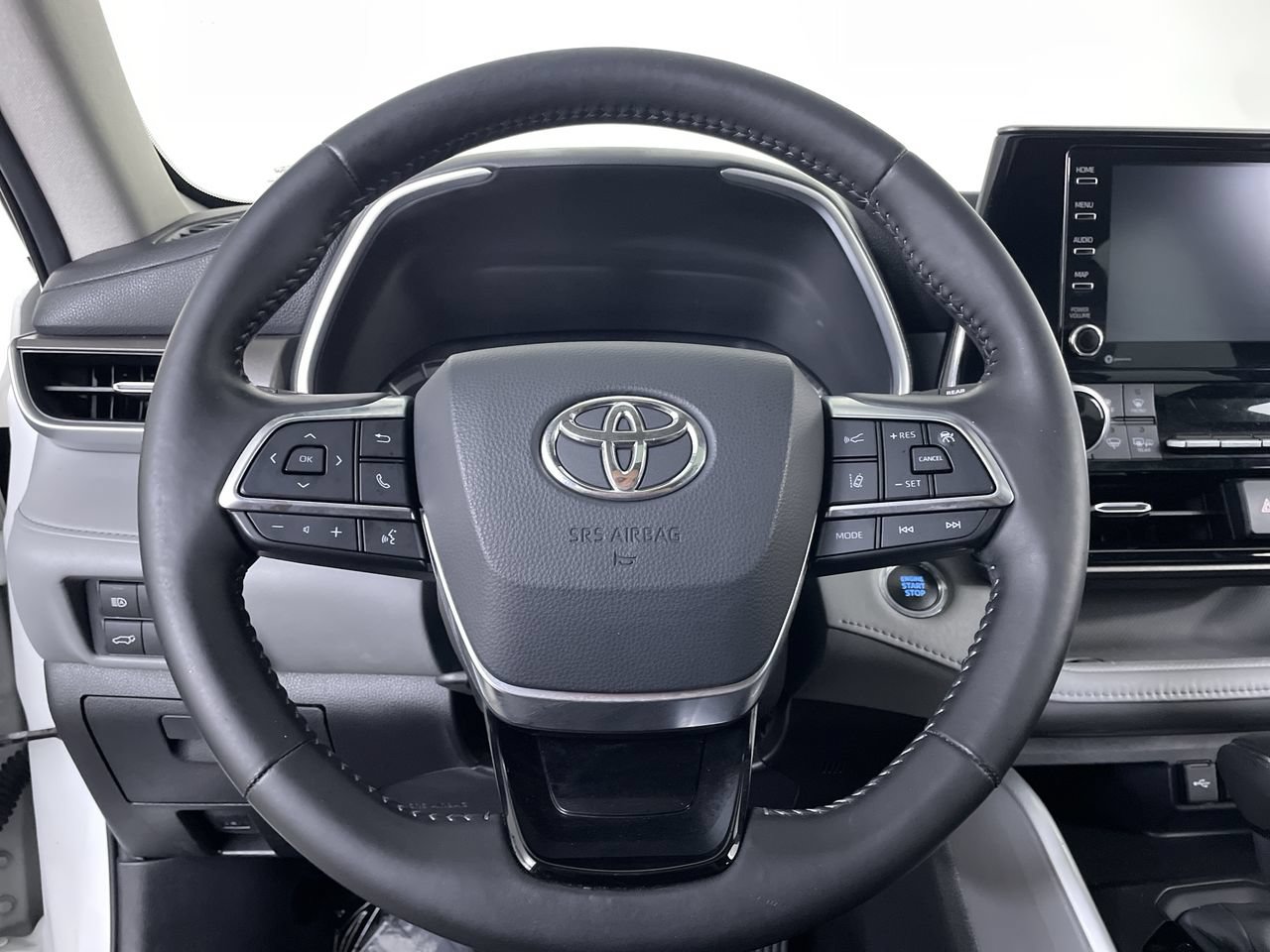Used 2020 Toyota Highlander XLE AWD/4WD image 13