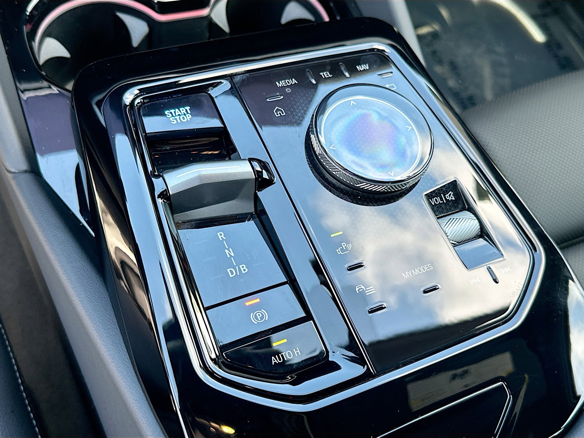 Used 2025 BMW i5 eDrive40i w/ Premium Package image 17