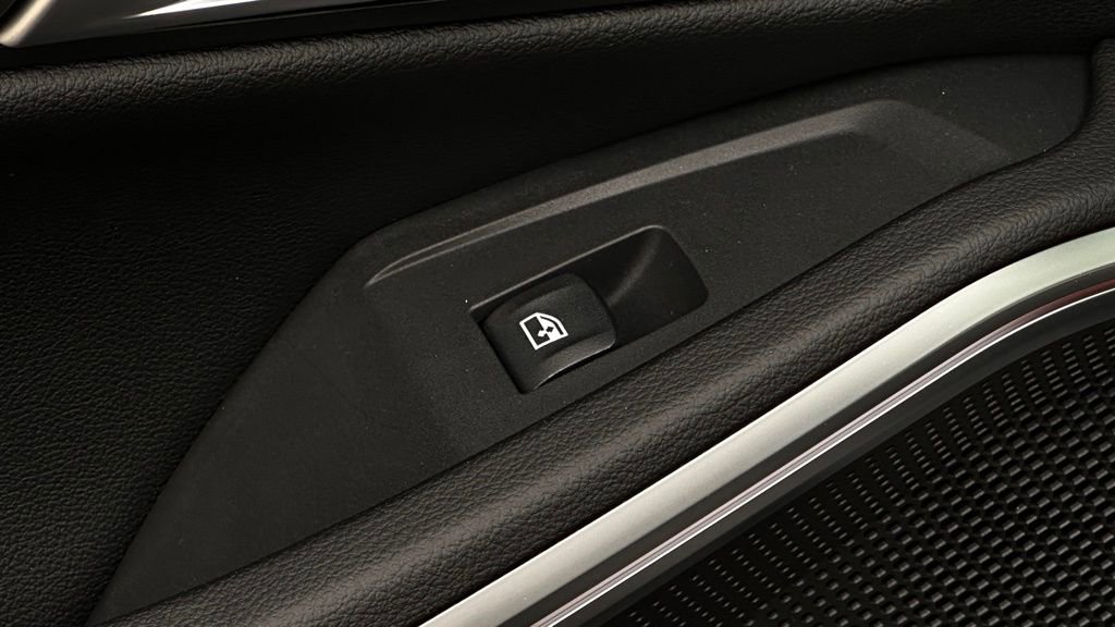 New 2026 BMW 330i Sedan w/ M Sport Package image 24