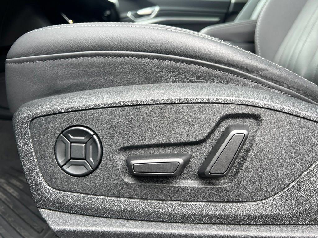 Used 2022 Audi e-tron Premium AWD/4WD image 13
