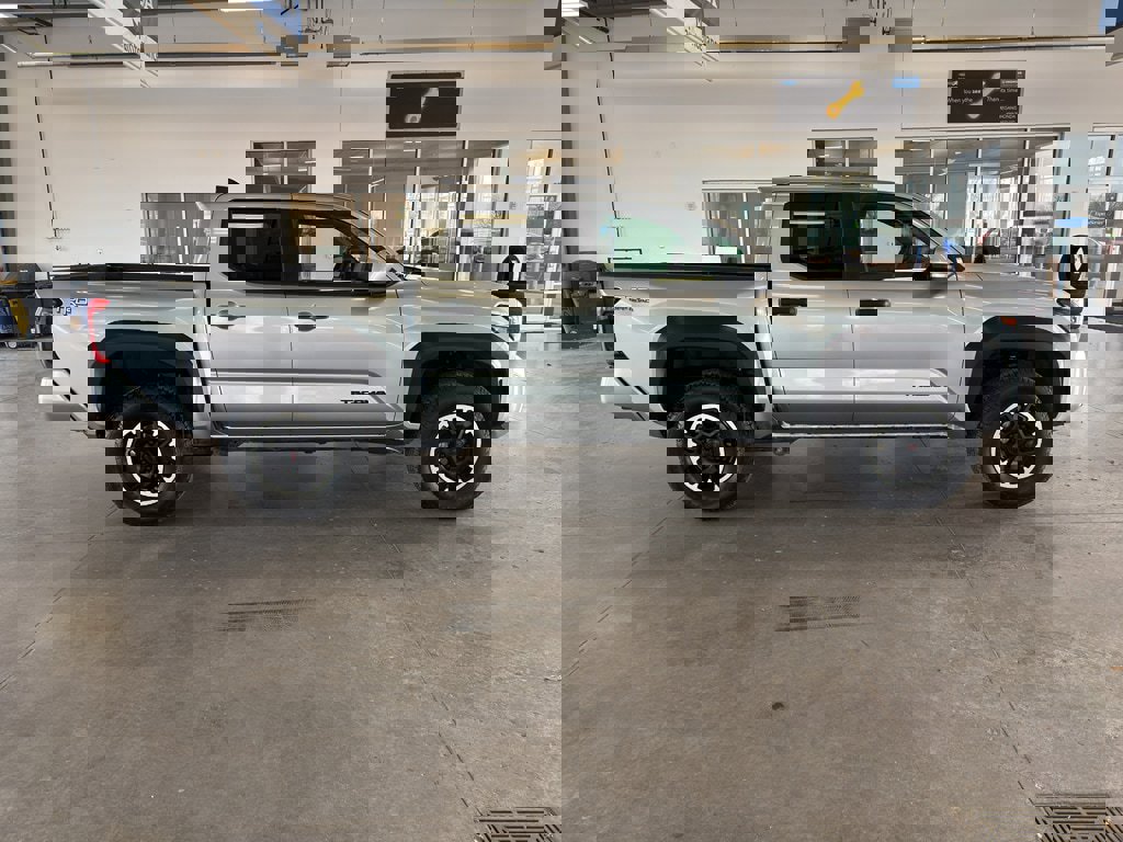 Used 2024 Toyota Tacoma TRD Off-Road image 6