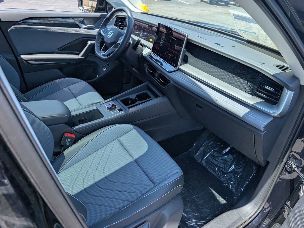 New 2025 Volkswagen Tiguan SE image 21