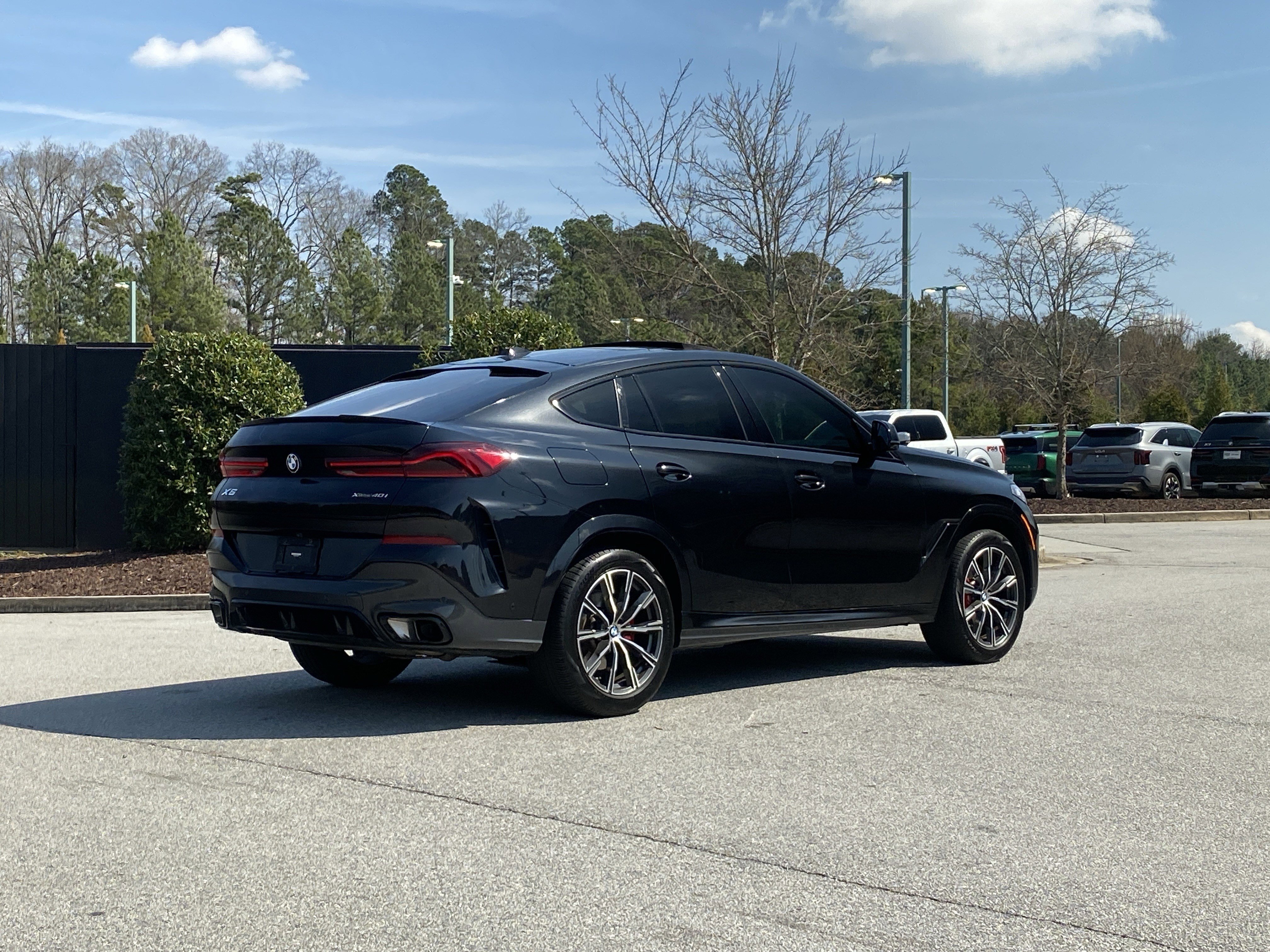 Used 2024 BMW X6 xDrive40i w/ M Sport Professional Package image 3