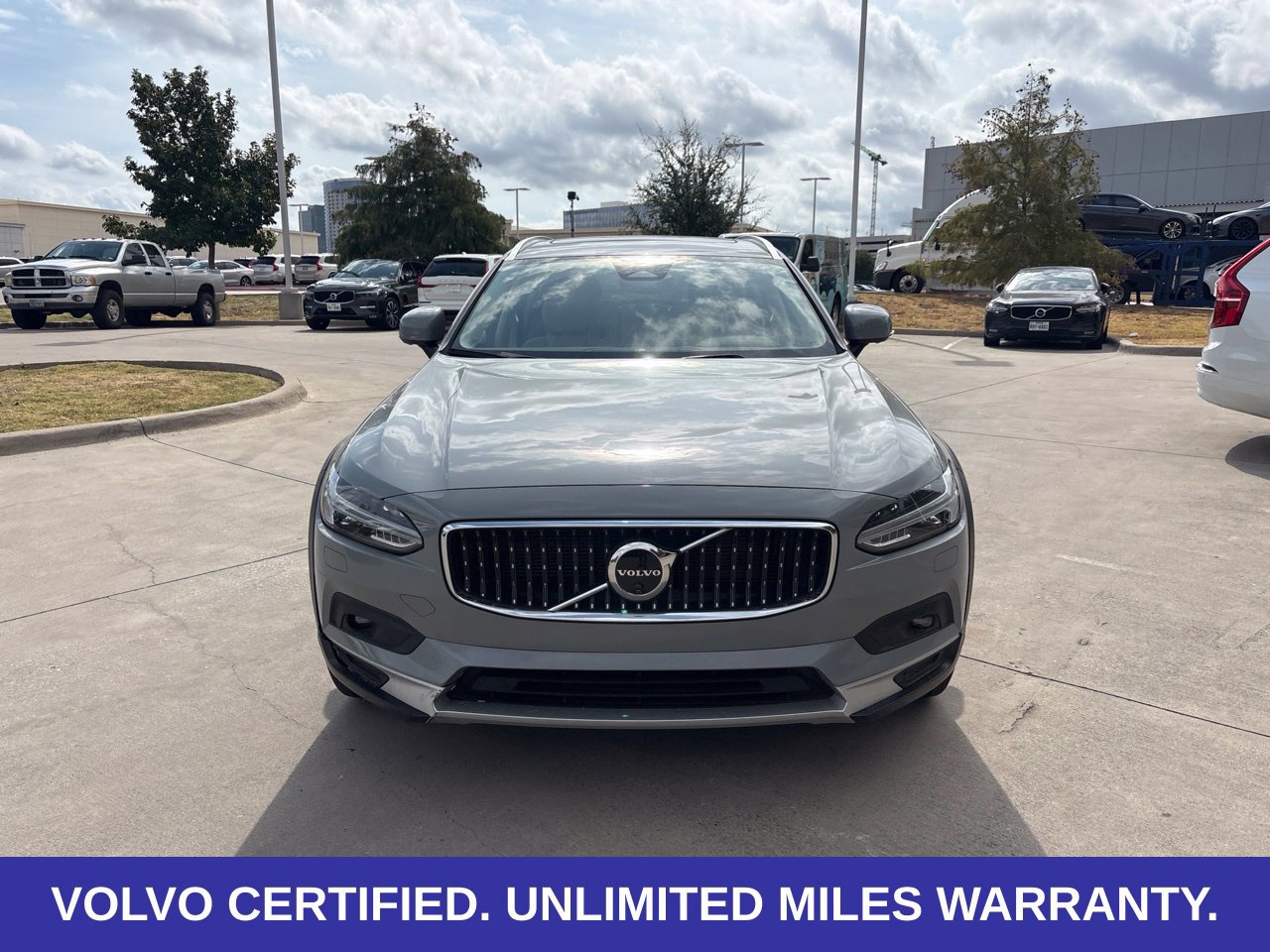 Certified 2025 Volvo V90 B6 Cross Country Plus AWD/4WD image 3