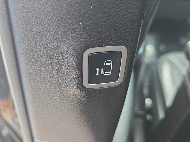 Used 2020 Chrysler Pacifica Touring-L image 14