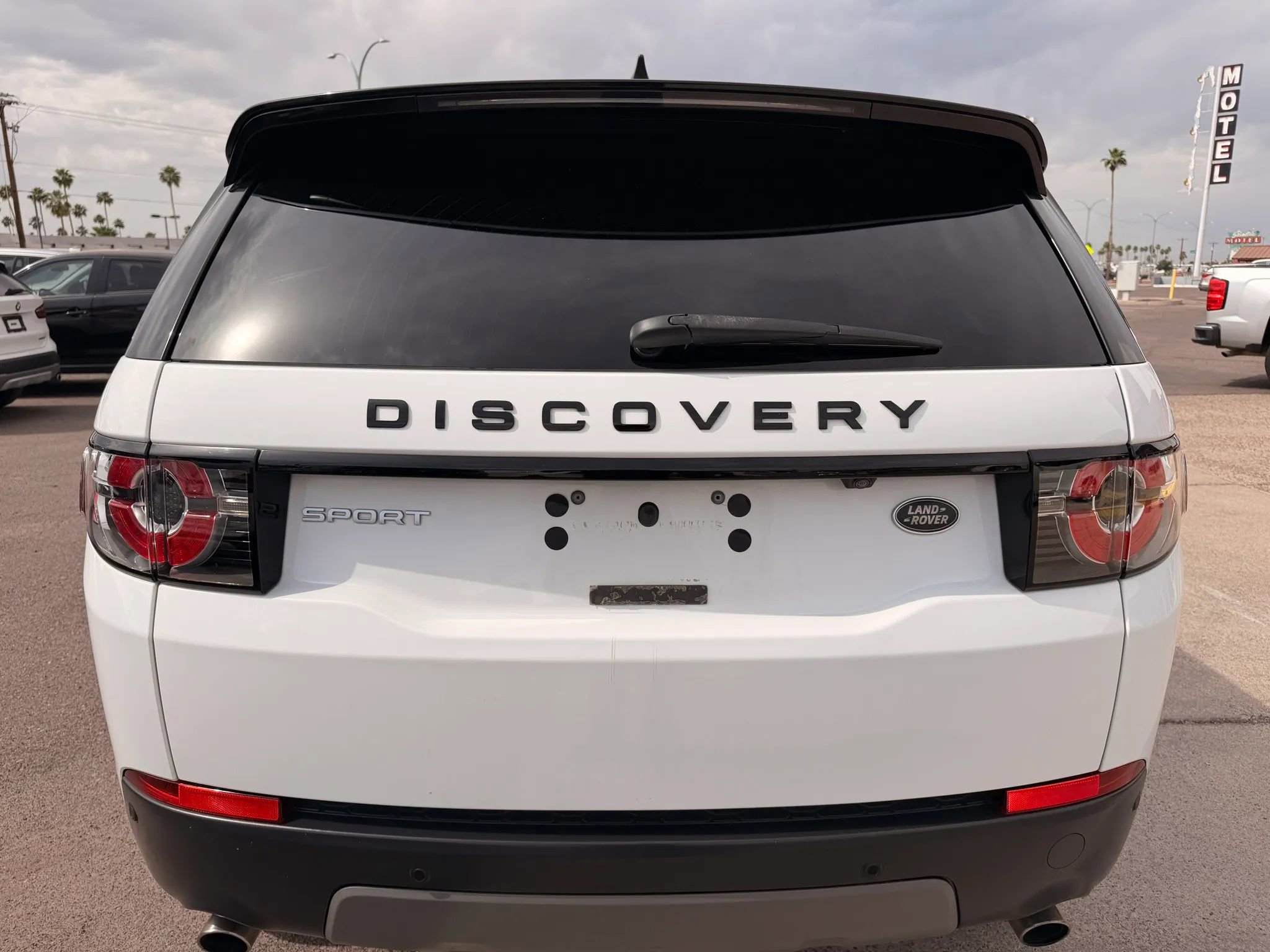 Used 2017 Land Rover Discovery Sport SE image 6