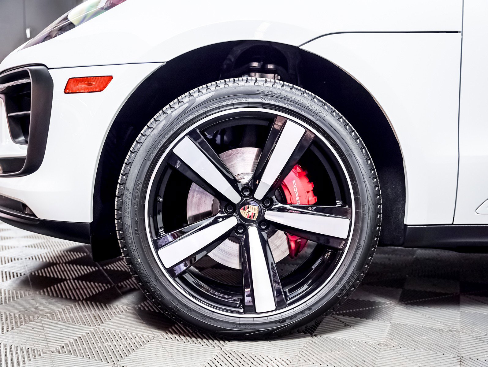 Certified 2025 Porsche Macan S AWD/4WD image 14
