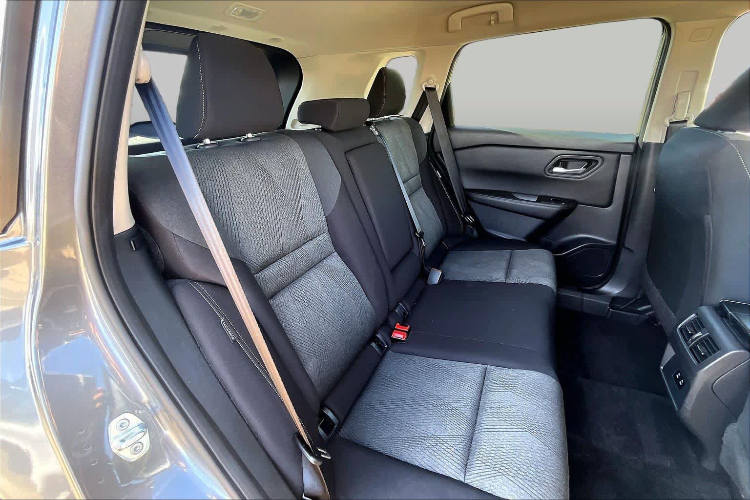 Certified 2024 Nissan Rogue SV FWD image 21