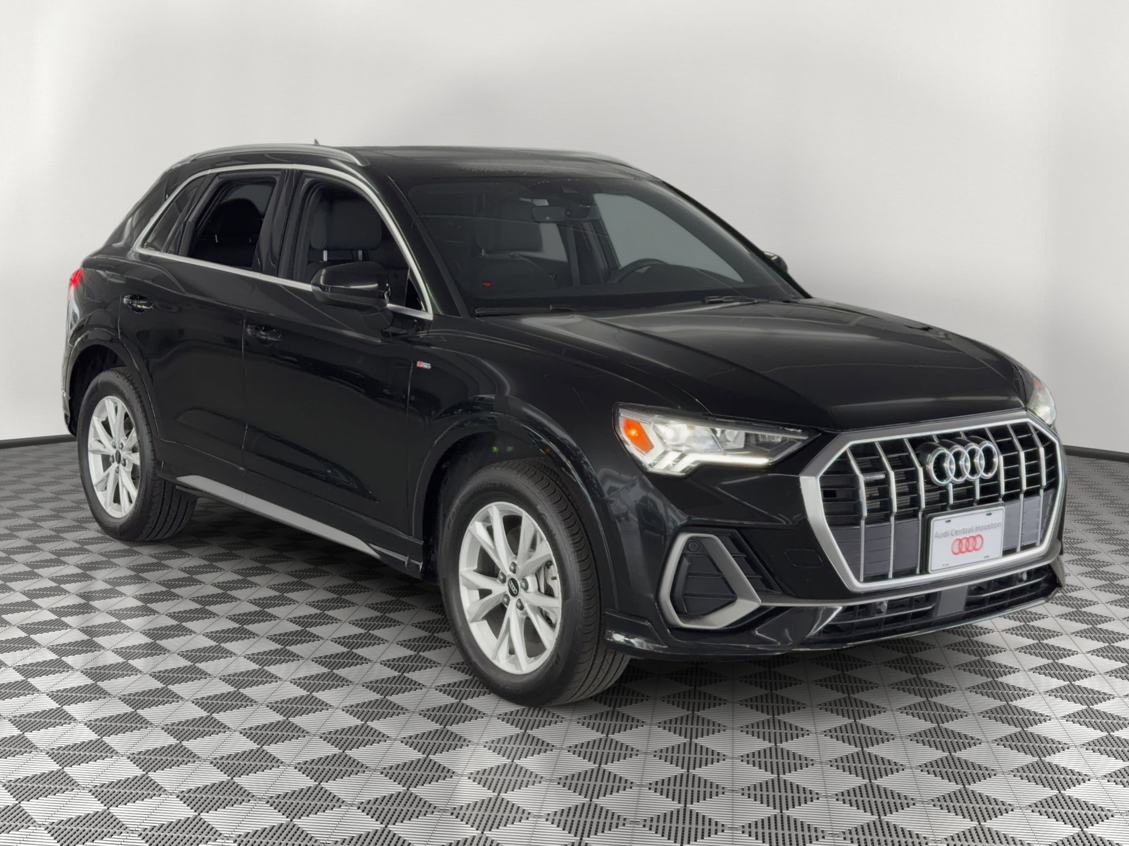 Certified 2025 Audi Q3 2.0T Premium w/ Convenience Package image 7