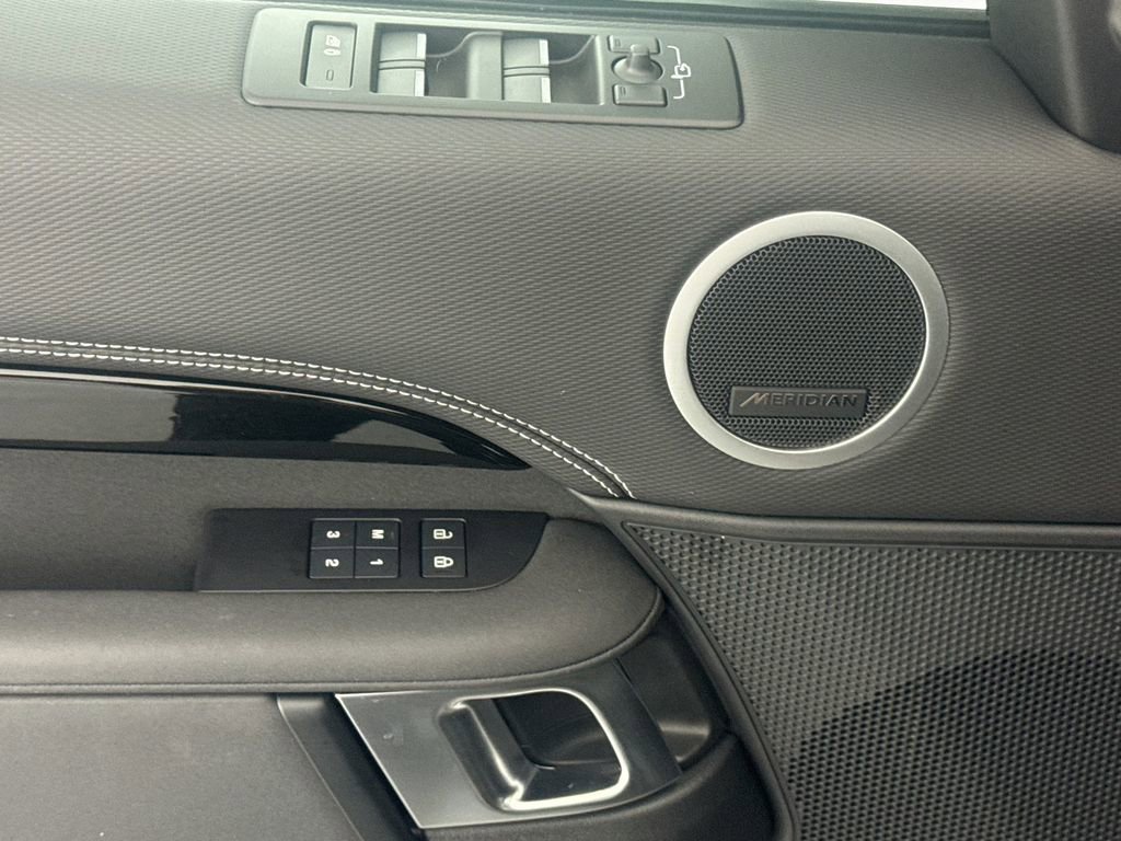 Certified 2023 Land Rover Discovery S R-Dynamic image 17