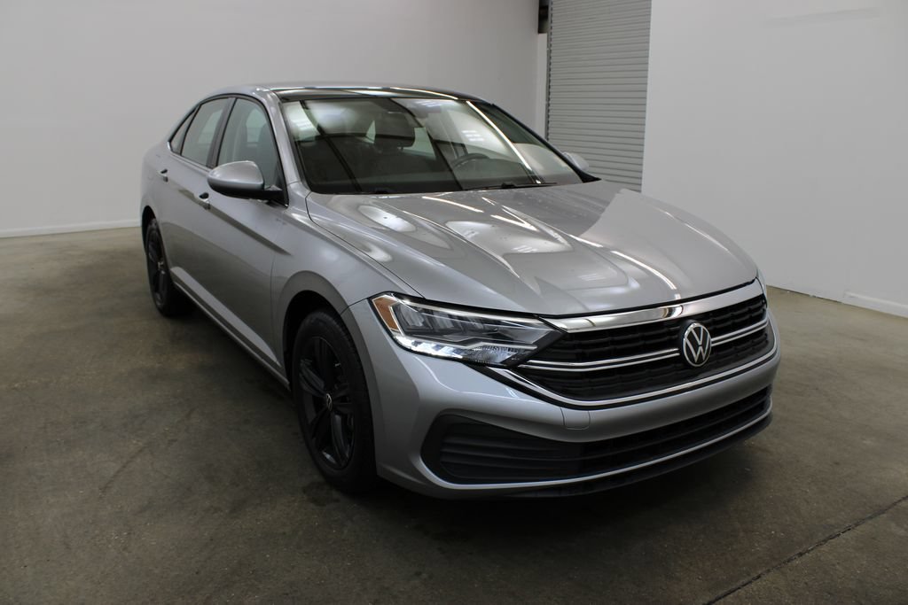 Used 2024 Volkswagen Jetta SE FWD image 6