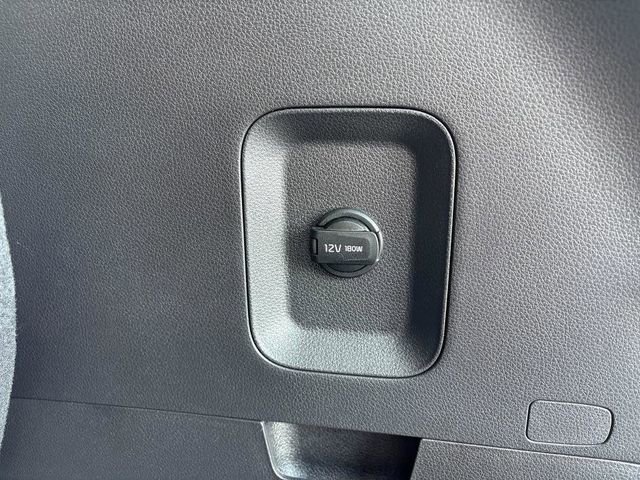 Used 2023 Kia Carnival LX image 39