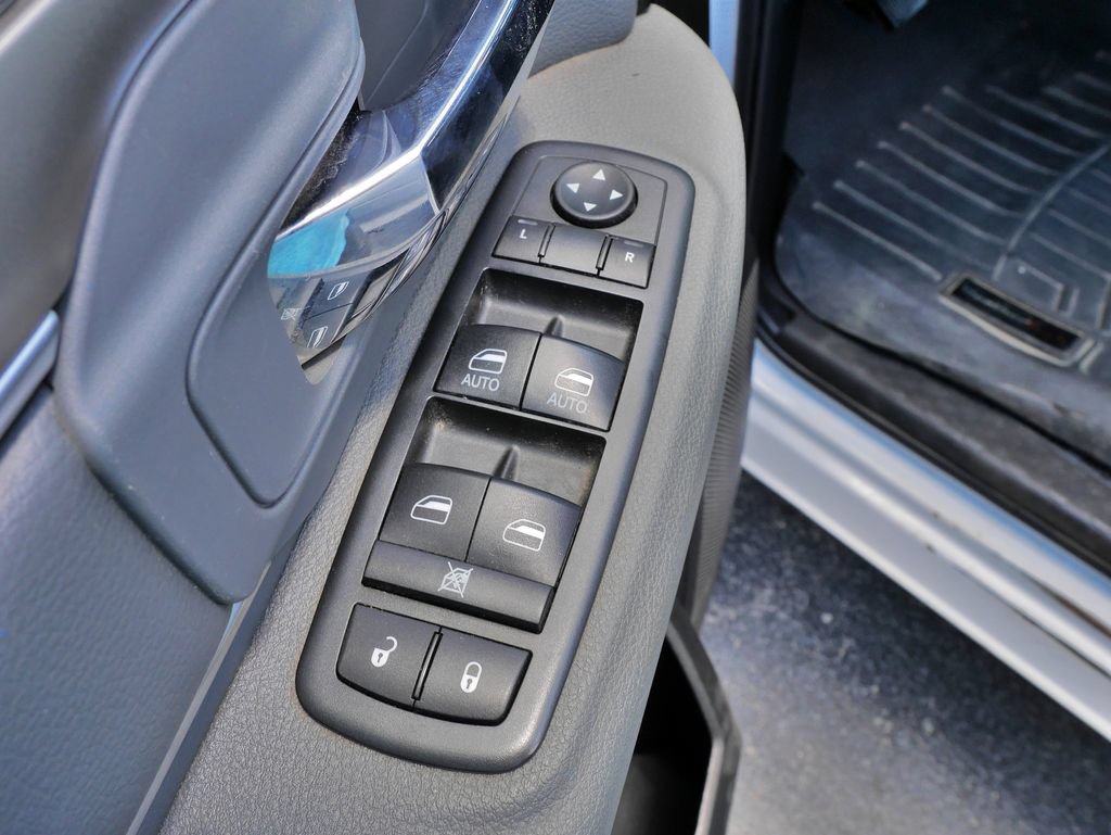 Used 2019 RAM 1500 Classic SLT w/ Protection Group AWD/4WD image 18
