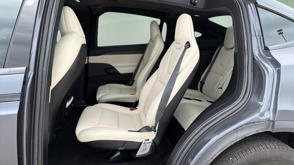 Used 2022 Tesla Model X Plaid image 21