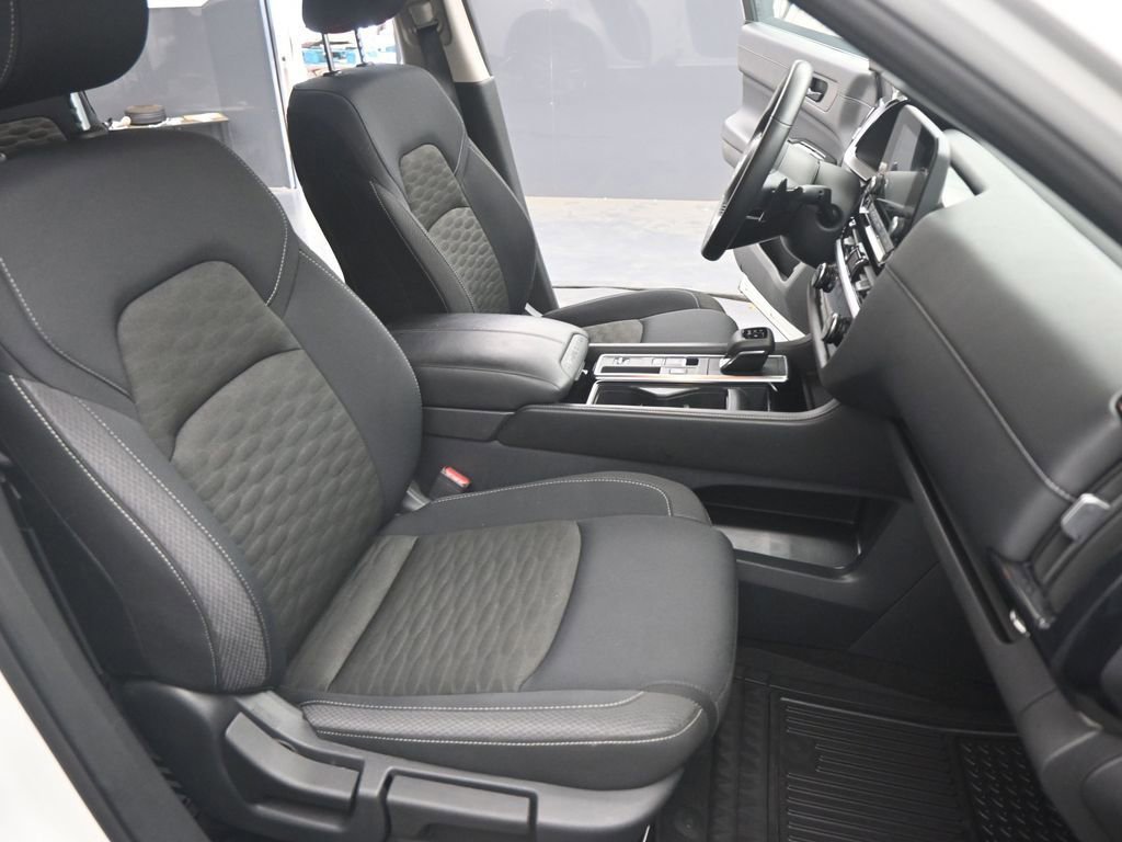 Used 2025 Nissan Pathfinder SV image 23
