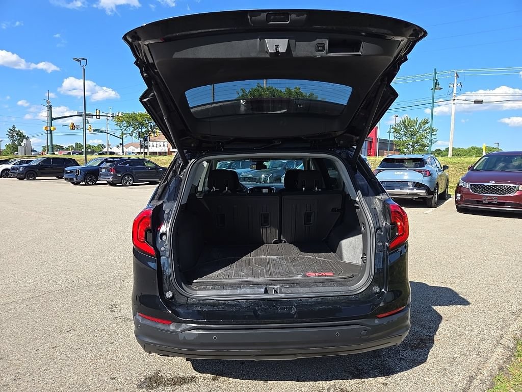 Used 2020 GMC Terrain SLE w/ Driver Convenience Package AWD/4WD image 9