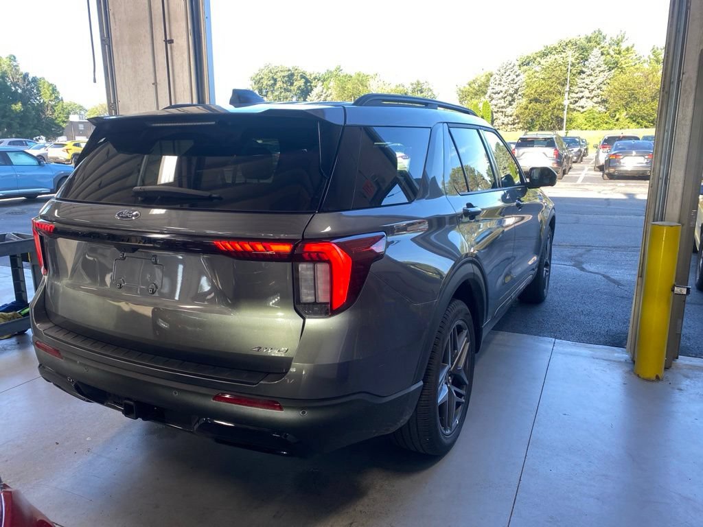 Certified 2025 Ford Explorer ST-Line w/ ST-Line Street Pack AWD/4WD image 4