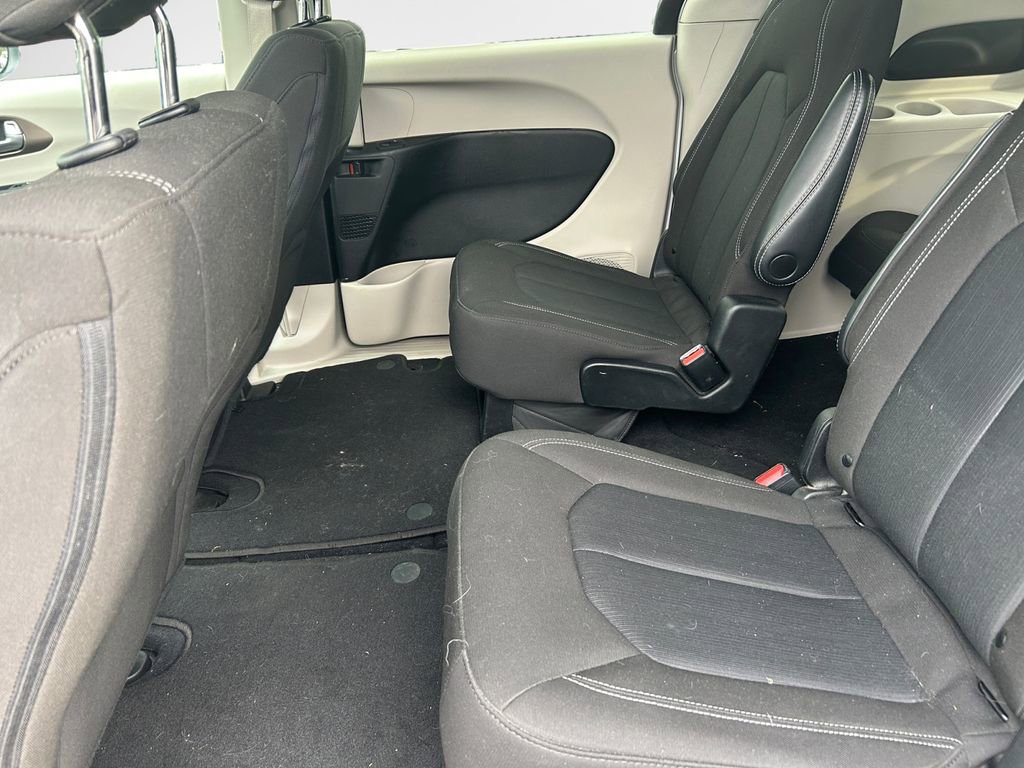 Certified 2022 Chrysler Voyager LX FWD image 14
