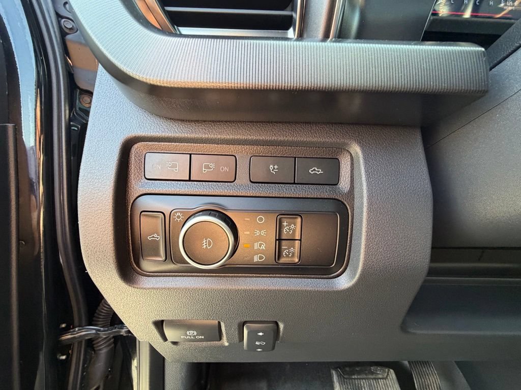 Used 2023 Ford F450 Platinum w/ FX4 Off-Road Package AWD/4WD image 4