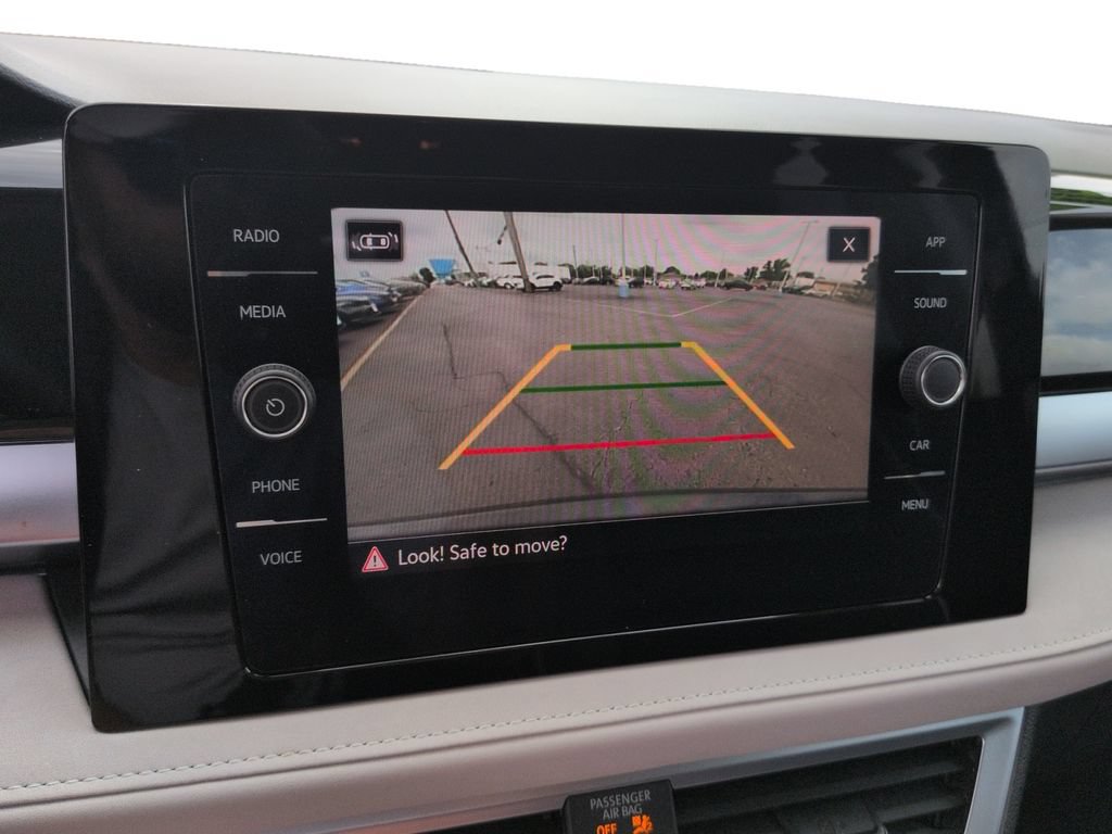 Used 2025 Volkswagen Taos SE FWD image 15