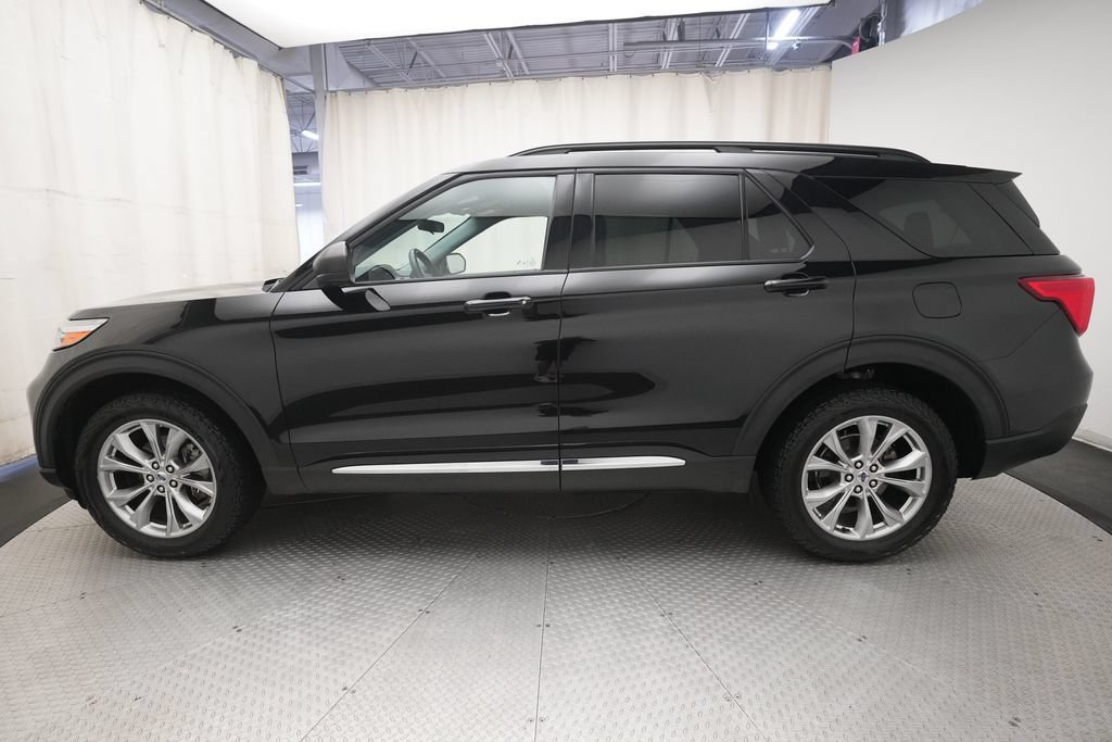 Used 2023 Ford Explorer XLT w/ Equipment Group 202A AWD/4WD image 25