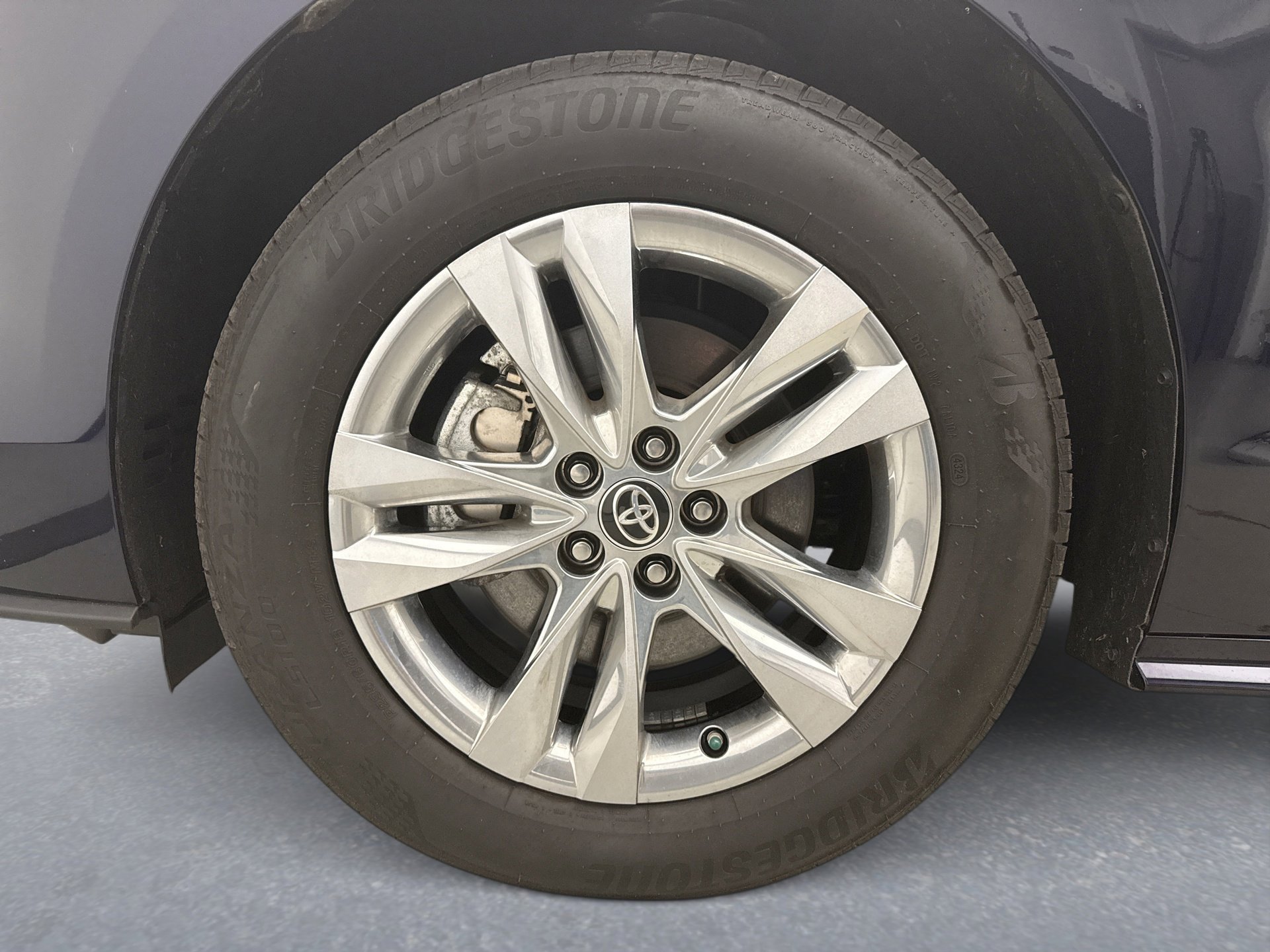 Used 2025 Toyota Sienna XLE AWD/4WD image 25