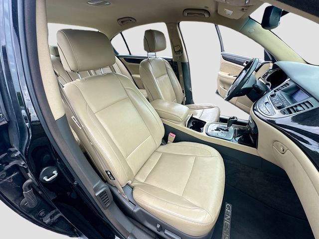 Used 2011 Hyundai Genesis 3.8 RWD image 27