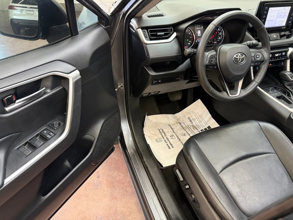 Used 2022 Toyota RAV4 XLE Premium image 13