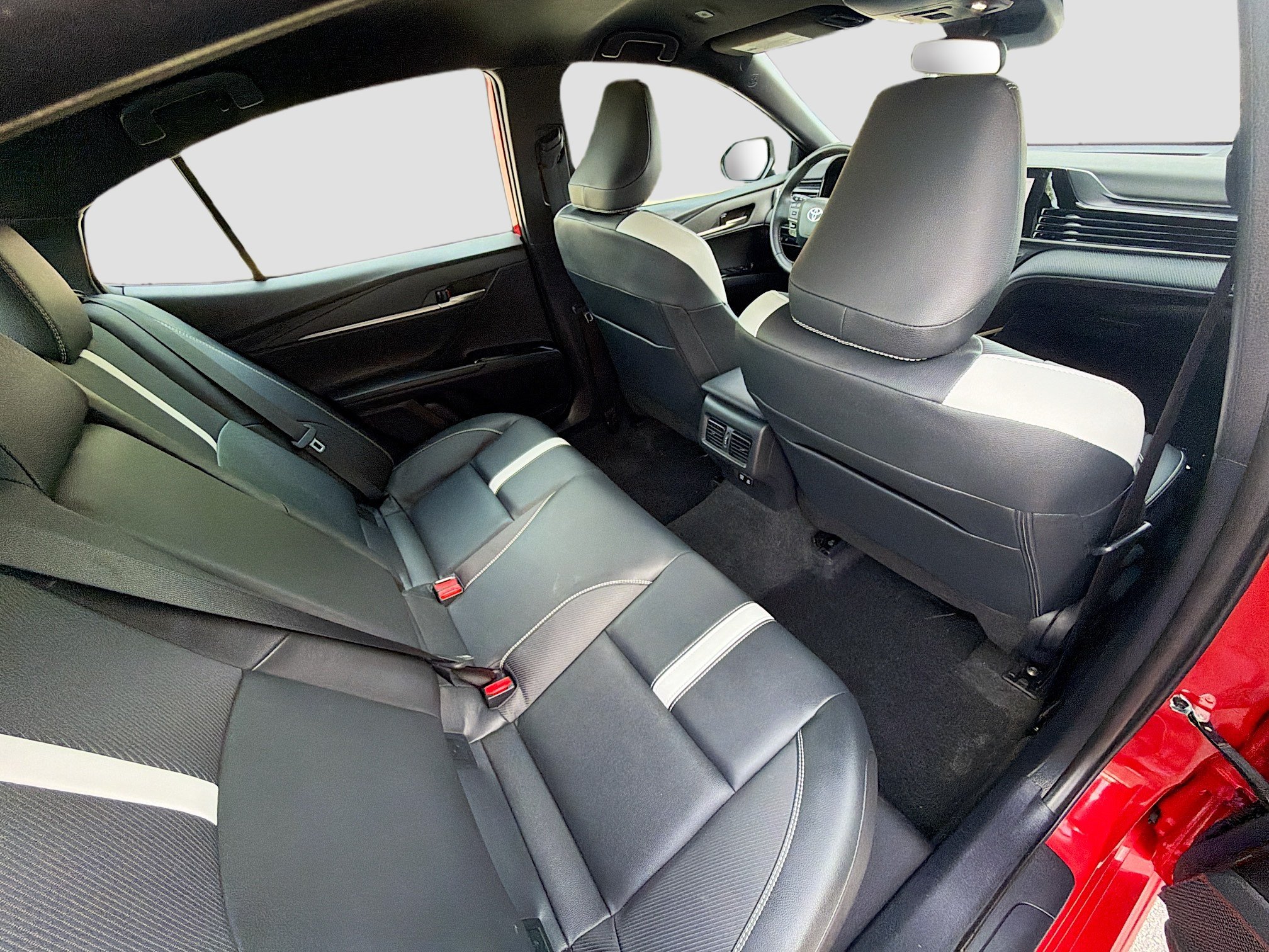 Used 2025 Toyota Camry SE FWD image 29