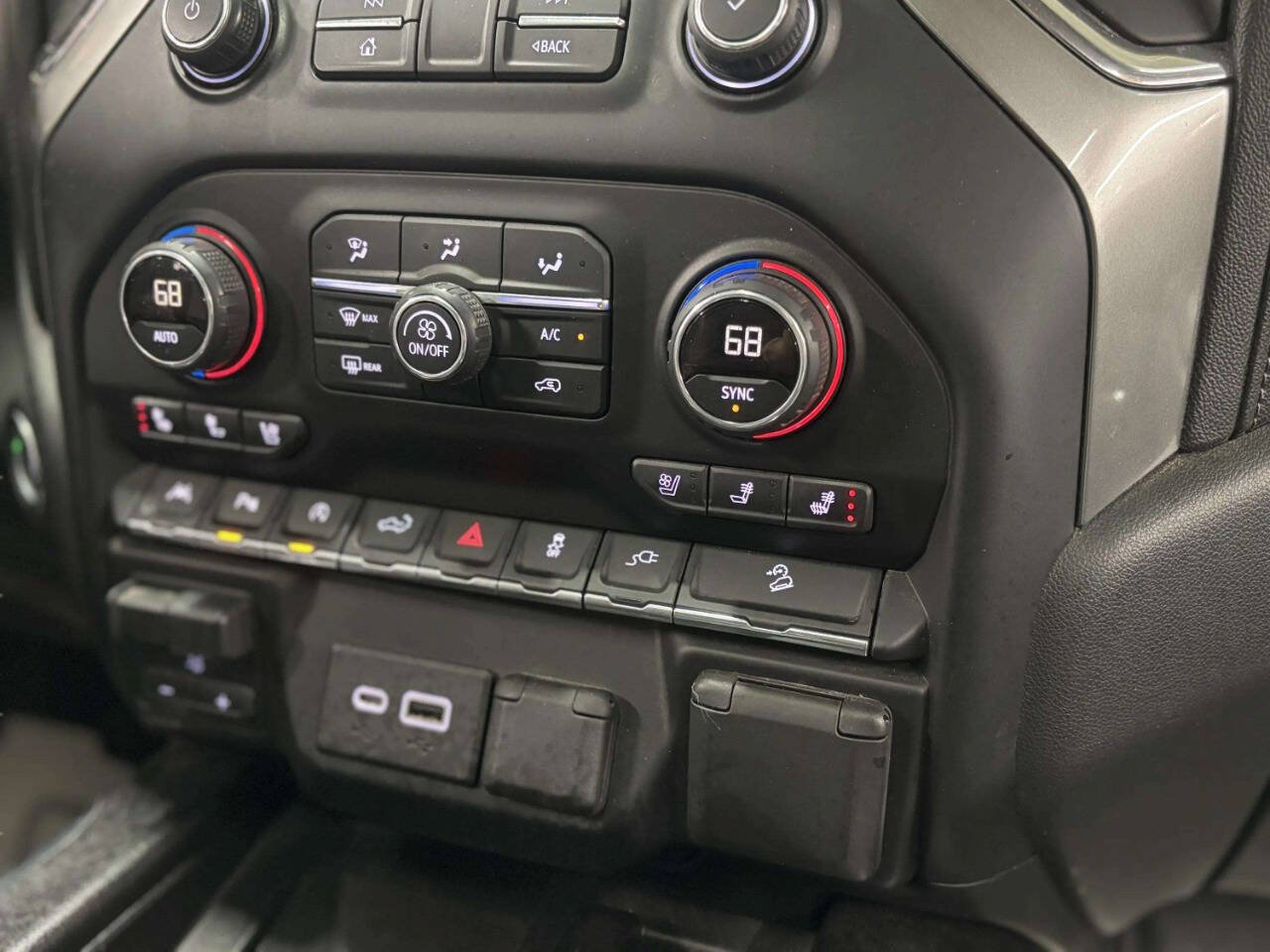 Used 2019 Chevrolet Silverado 1500 LTZ w/ LTZ Premium Package AWD/4WD image 37