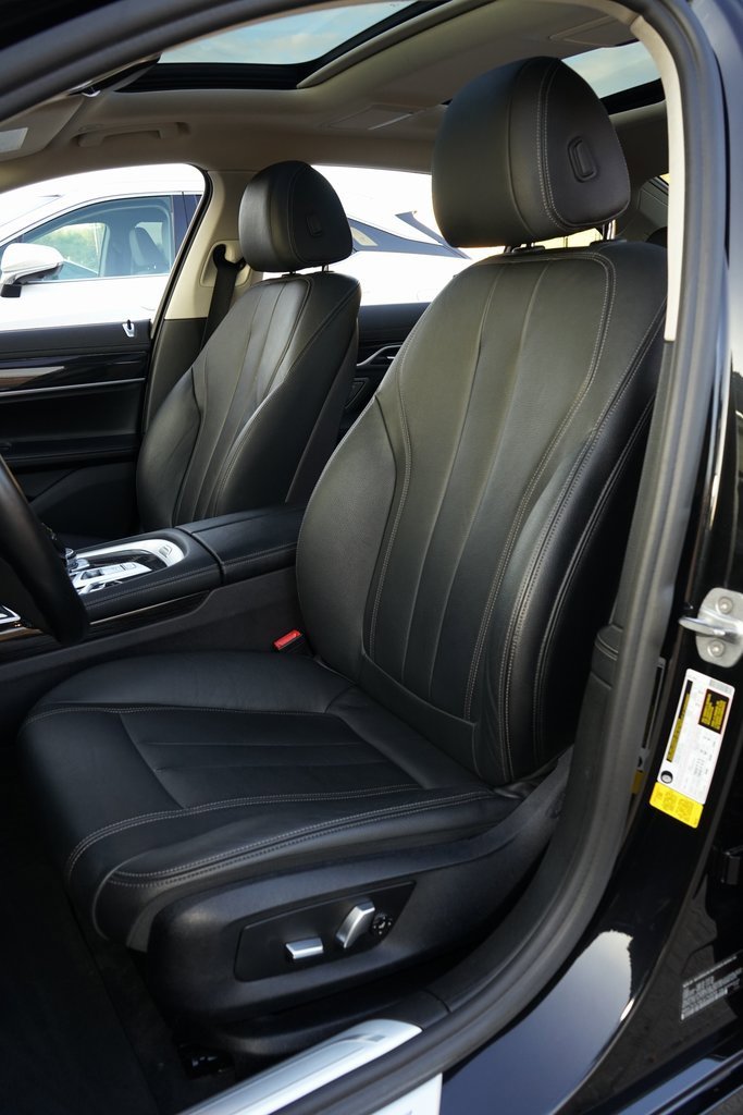 Used 2018 BMW 740i image 3