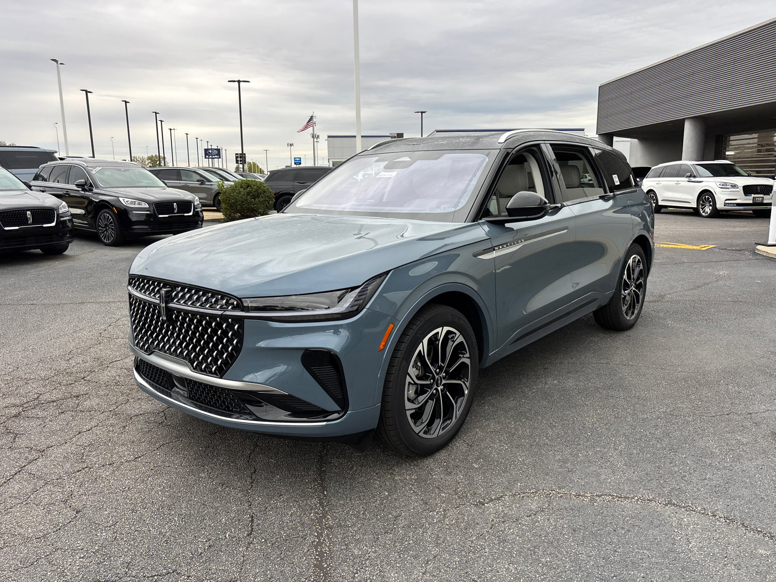 New 2026 Lincoln Nautilus Reserve image 3