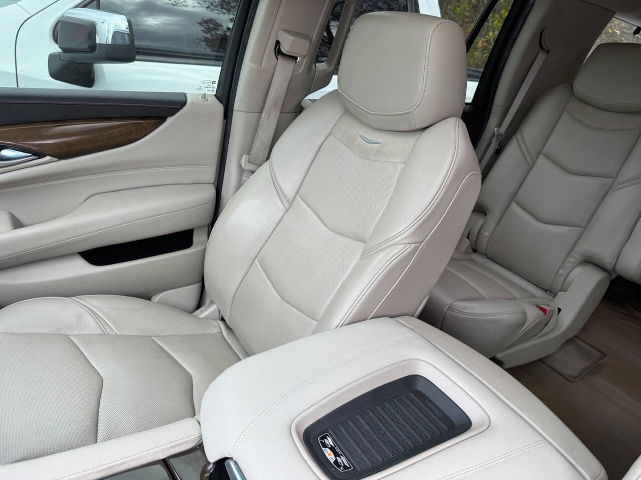 Used 2018 Cadillac Escalade Luxury image 8