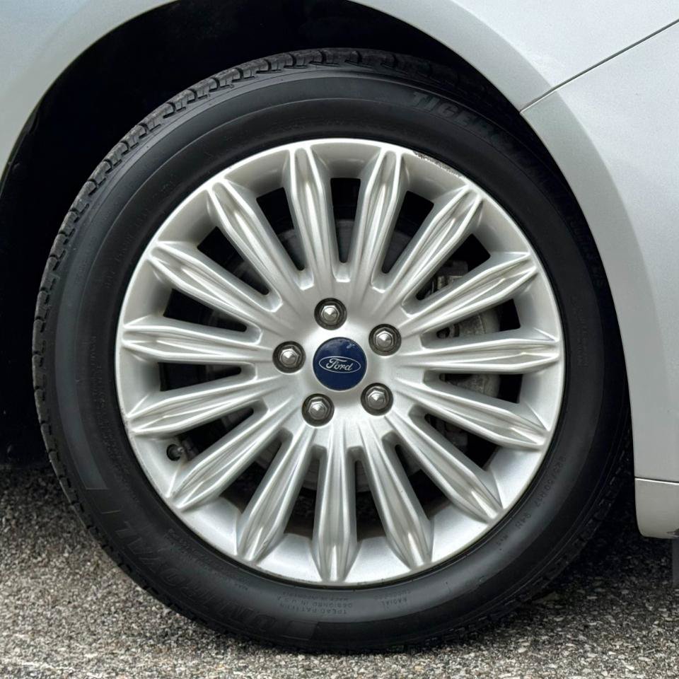 Used 2015 Ford Fusion SE w/ Equipment Group 502A FWD image 23