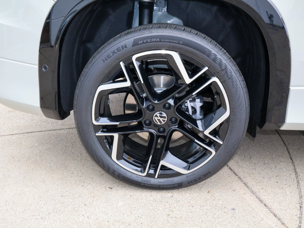 New 2027 Volkswagen Tiguan SEL R-Line AWD/4WD image 9