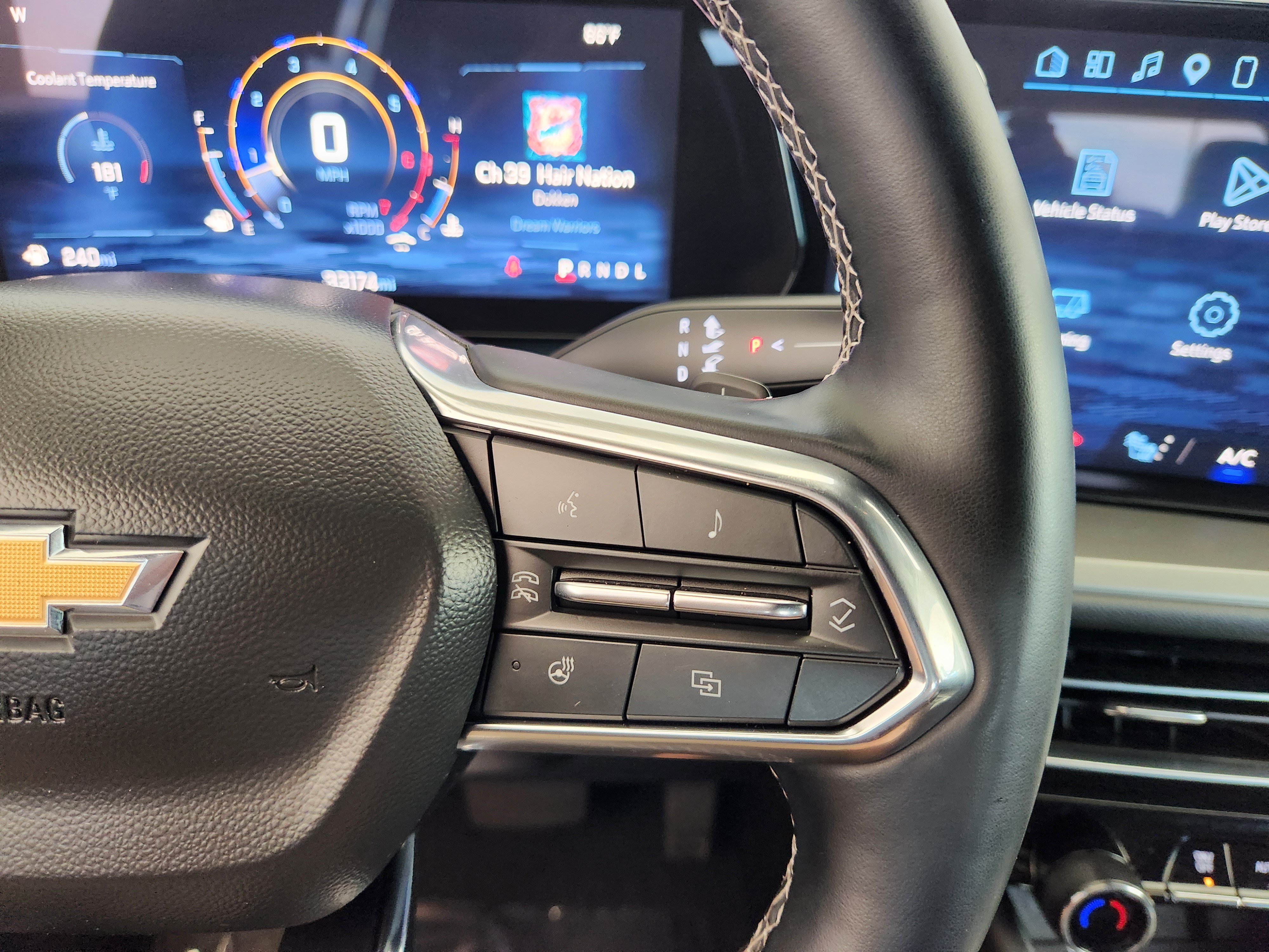 Certified 2025 Chevrolet Traverse LT FWD image 29