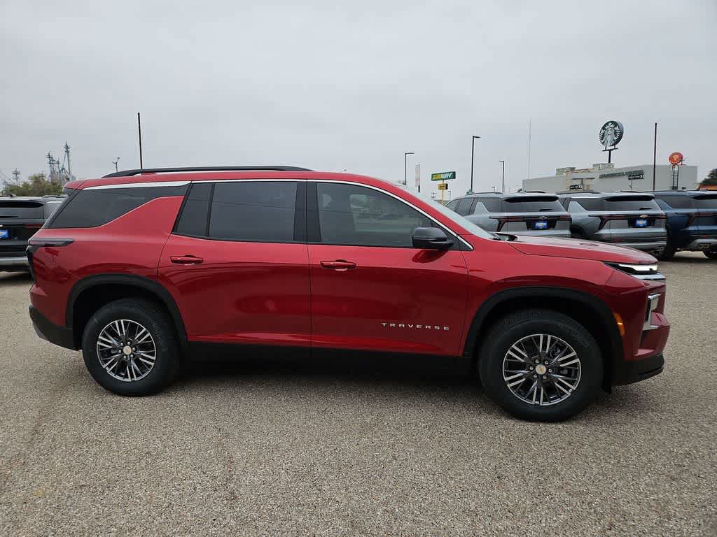Used 2026 Chevrolet Traverse LT w/ Driver Confidence Package FWD image 9