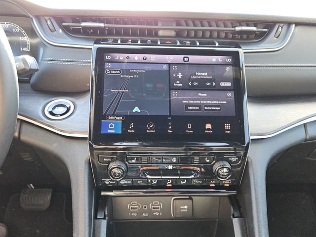 Used 2025 Jeep Grand Cherokee Limited AWD/4WD image 17