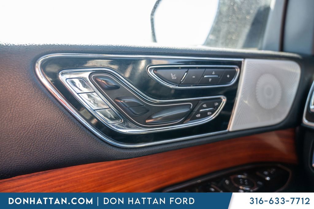 Used 2019 Lincoln Navigator Reserve image 18