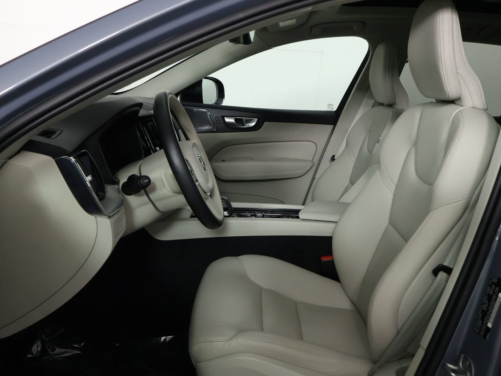 Certified 2024 Volvo XC60 T8 Plus w/ Climate Package AWD/4WD image 31