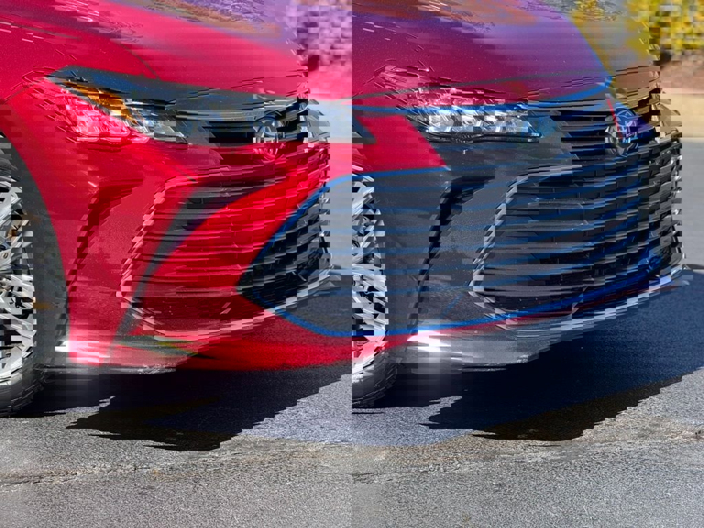 Used 2019 Toyota Avalon XLE w/ Moonroof Package image 9