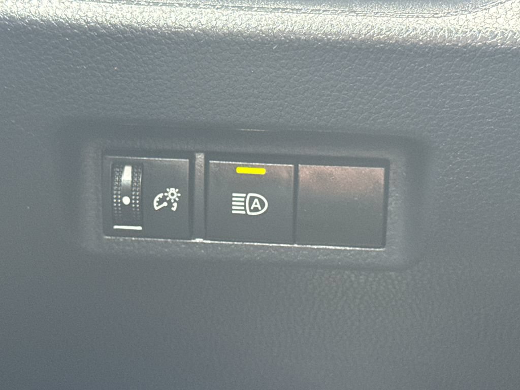 Used 2024 Toyota RAV4 LE AWD/4WD image 30